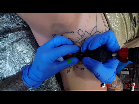❤️ Sully Savage mai tsananin jarfa ta yi tattoo a kan kwarin ta Batsa ️❤